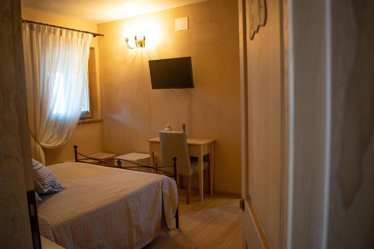 Camera Iris - B&B Antico Casale มอนเต ซาน บิอาโจ ภายนอก รูปภาพ